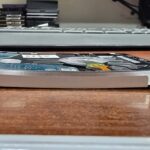 Сильный изгиб корпуса жёсткого диска Seagate ST1000LM035, вид сбоку